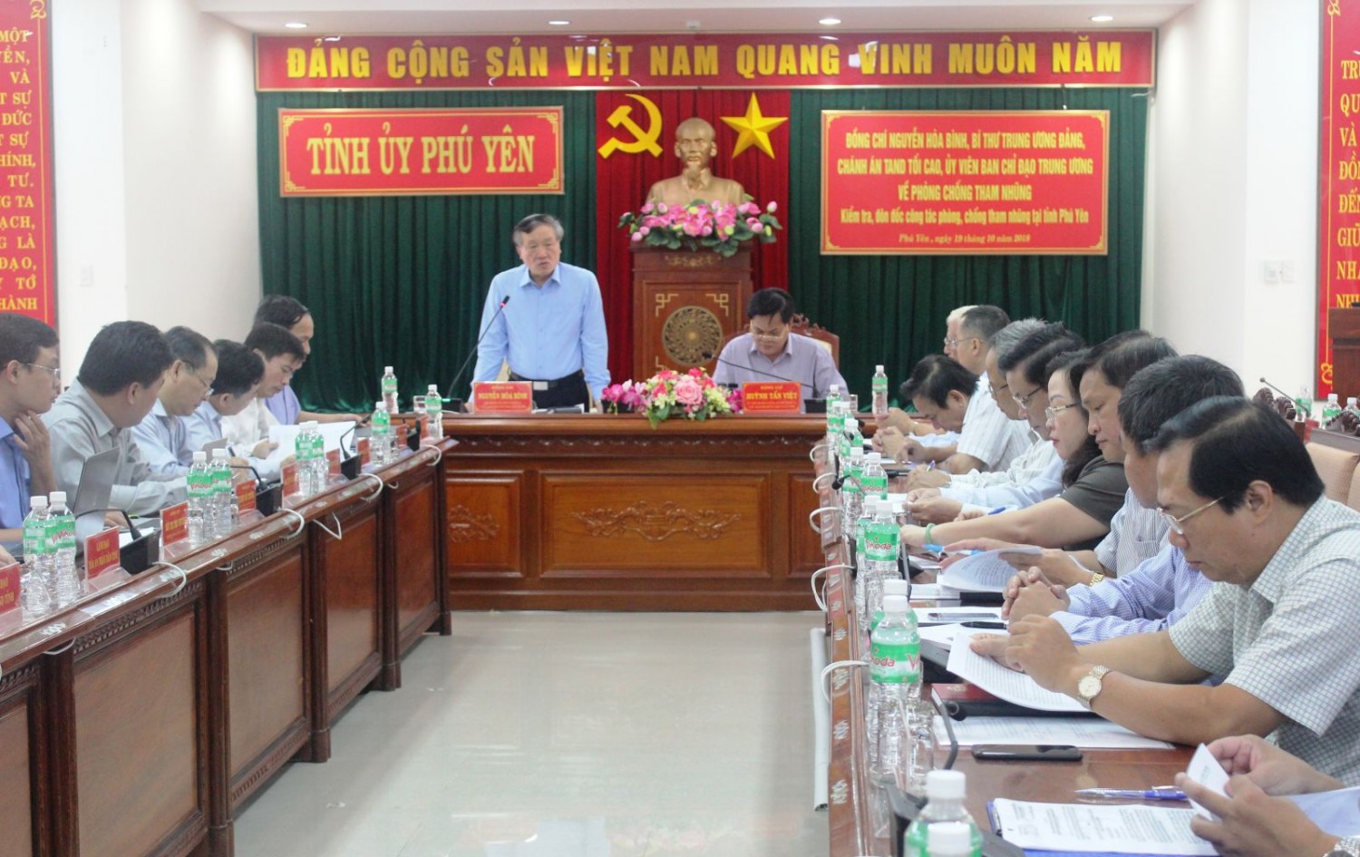 lam viec cua dc hoa binh